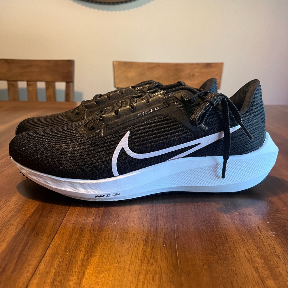 Nike Air Zoom Pegasus 40 - women’s size 9